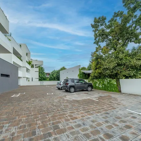 Guesthost - Neos House Apartment *