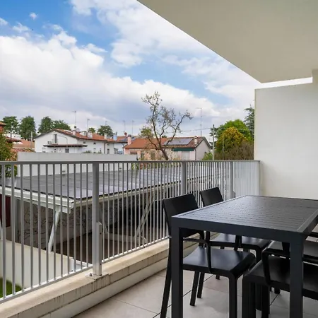 Guesthost - Neos House Daire Udine