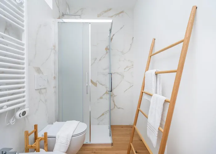 Guesthost - Neos House