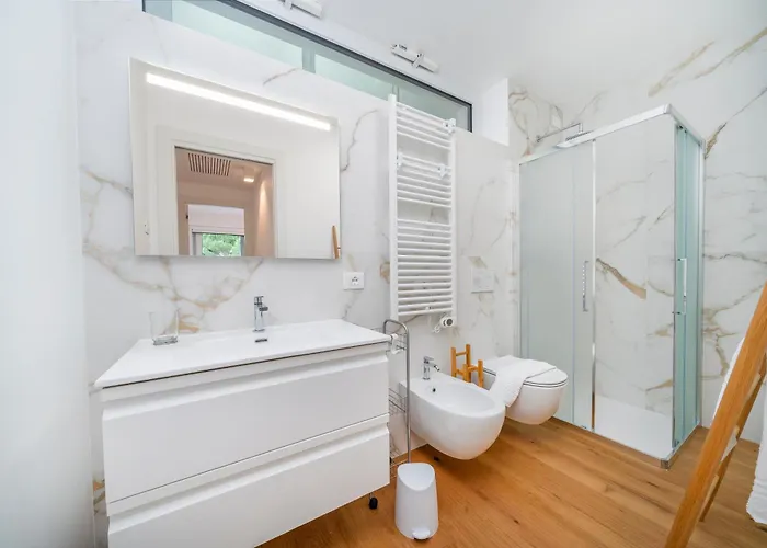 Guesthost - Neos House * Udine