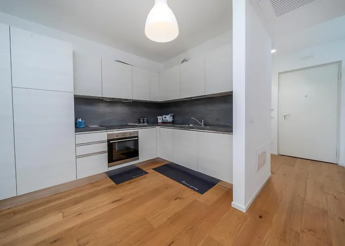 Guesthost - Neos House