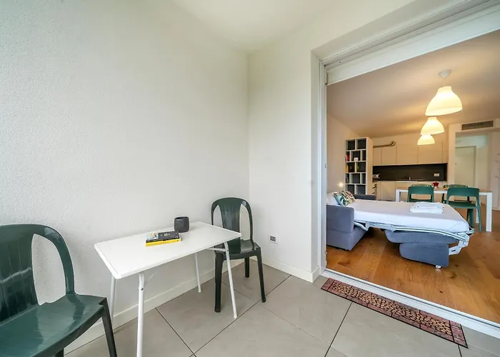 Guesthost - Neos House